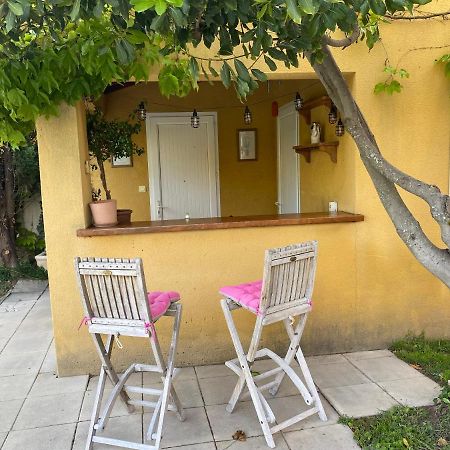 Studio Bord De Piscine Sérignan-du-Comtat Exteriör bild