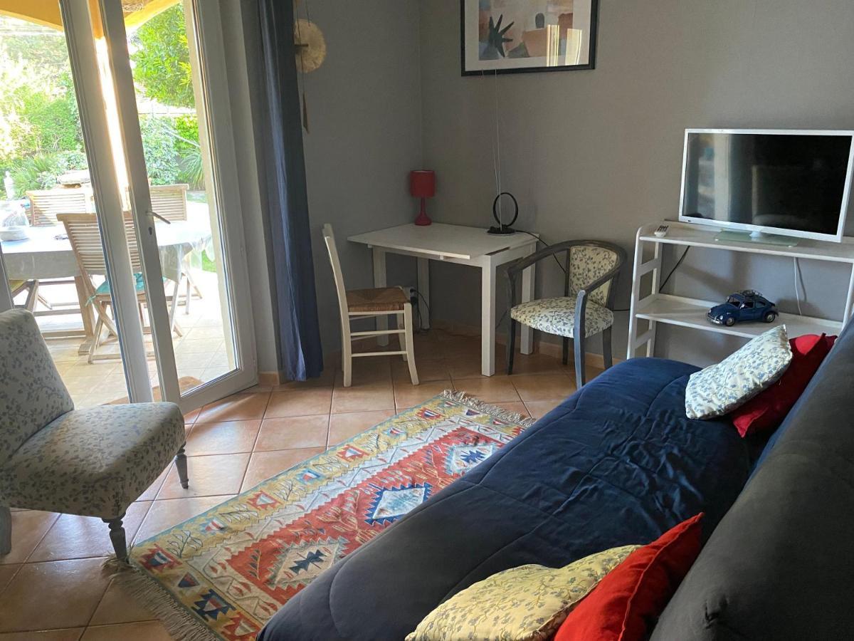 Studio Bord De Piscine Sérignan-du-Comtat Exteriör bild