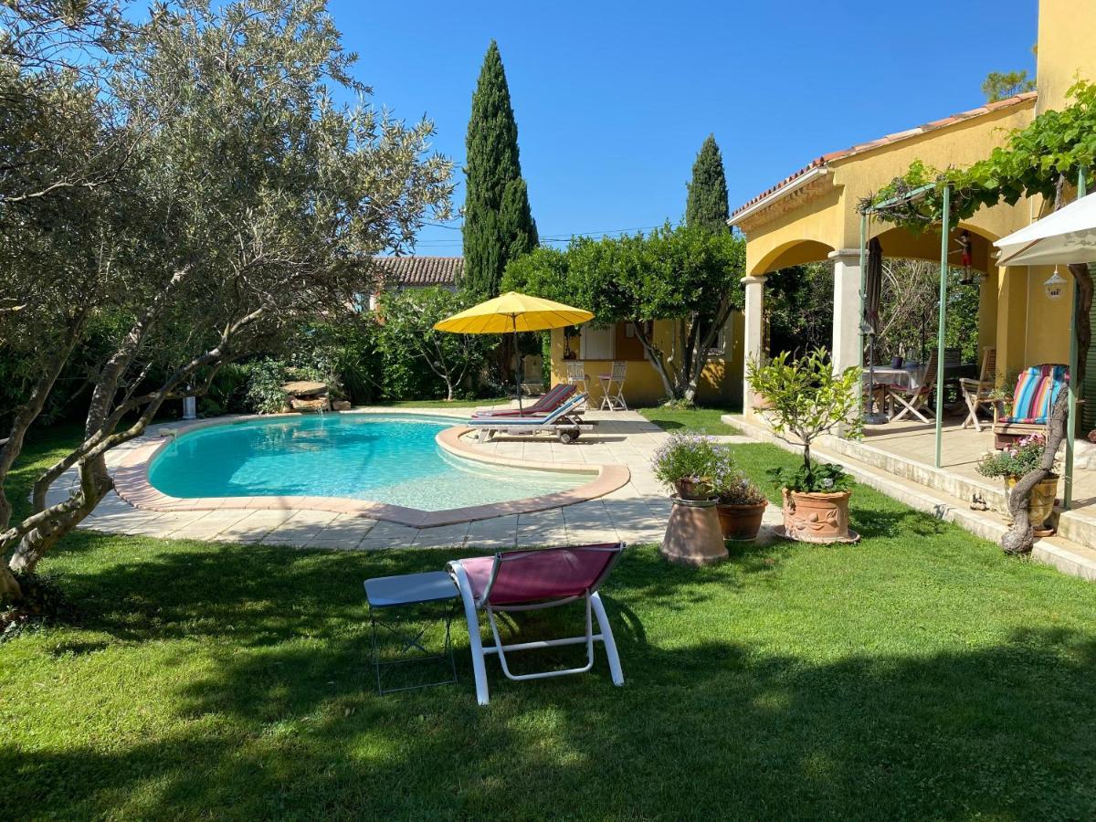 Studio Bord De Piscine Sérignan-du-Comtat Exteriör bild